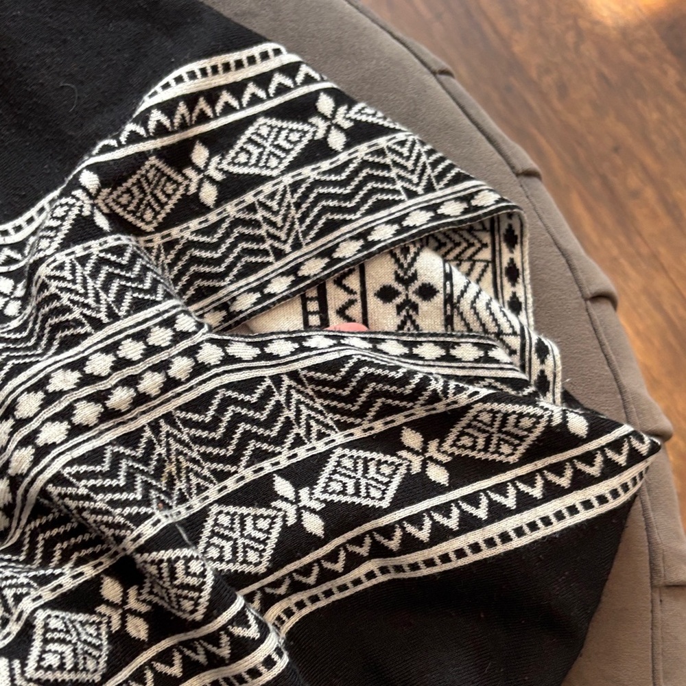 Chico's Black and White Patterned Shawl - Picture 2 of 4